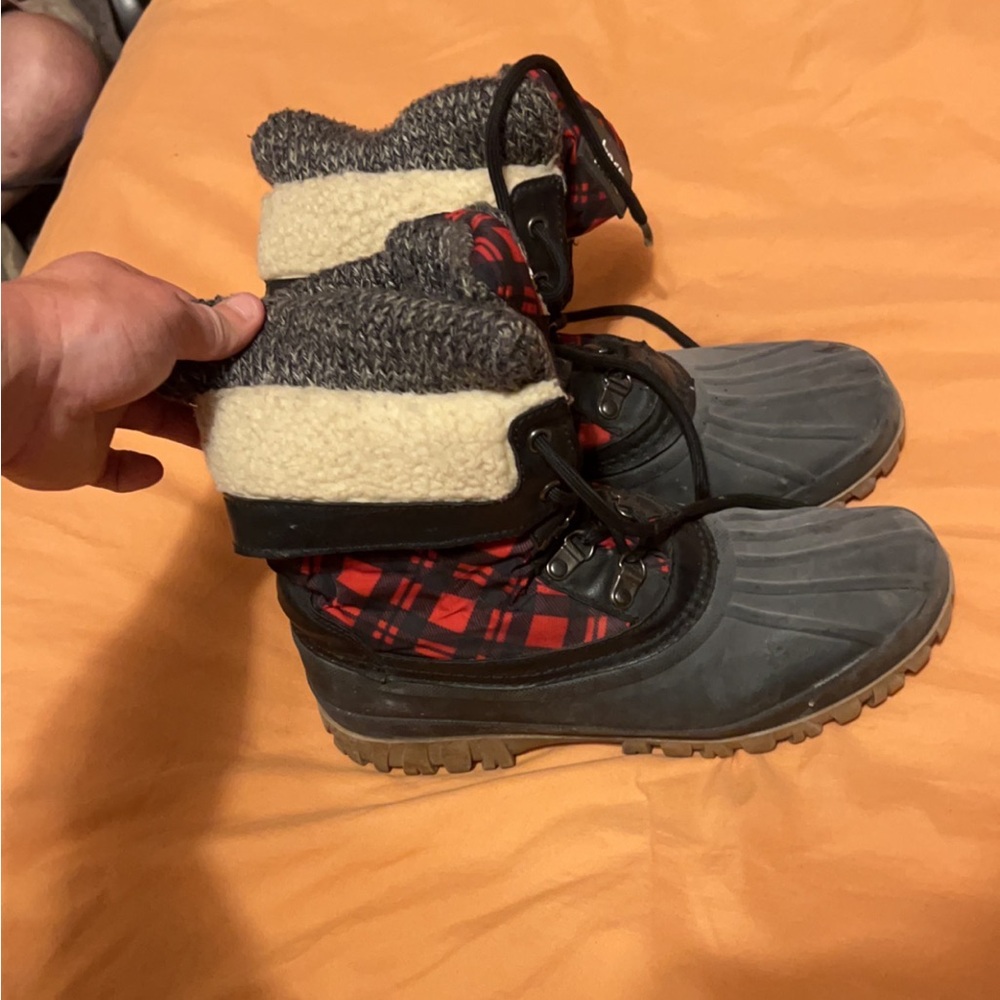 Snow boots